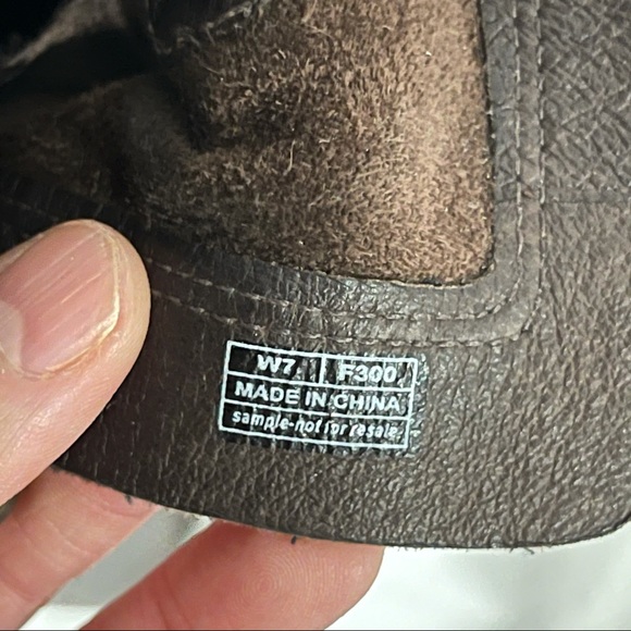 UGG leather suede buckle heels booties boots 7W - Picture 9 of 9